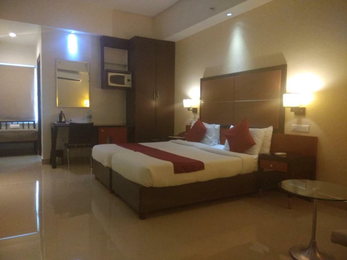 Hotel Kens Hyderabad Luaran gambar